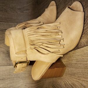 Suede Leather high heel Women's Tan Fringed sandals.